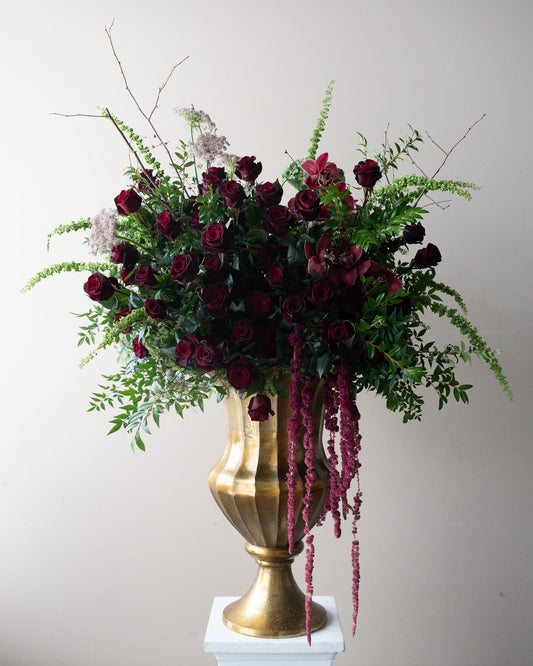 An luxurious "art deco" floral arrangement