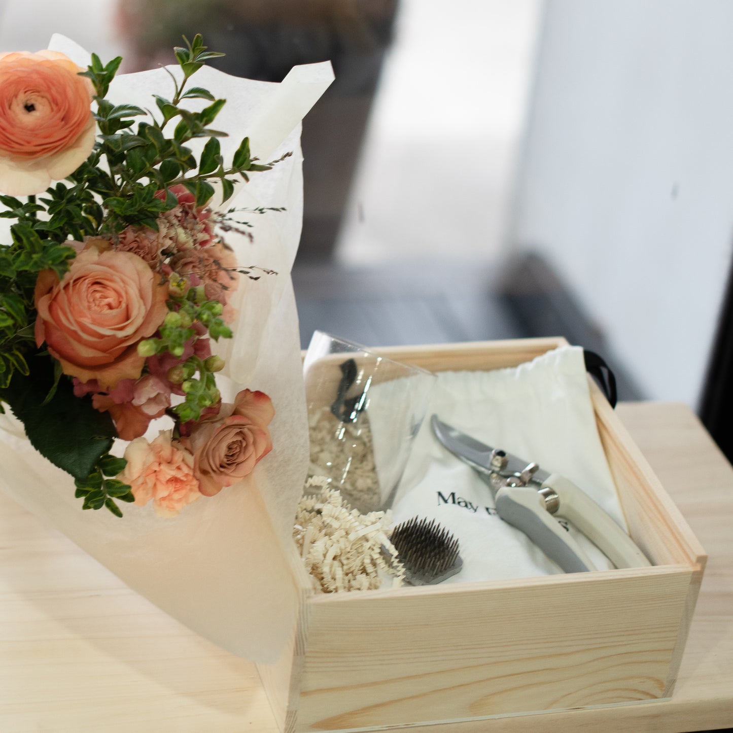 Floral Design Boxed Workshop (Fresh Flowers Included!)
