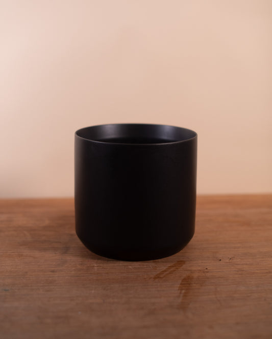 Kendall Pot in Black, 8.5" x 9"