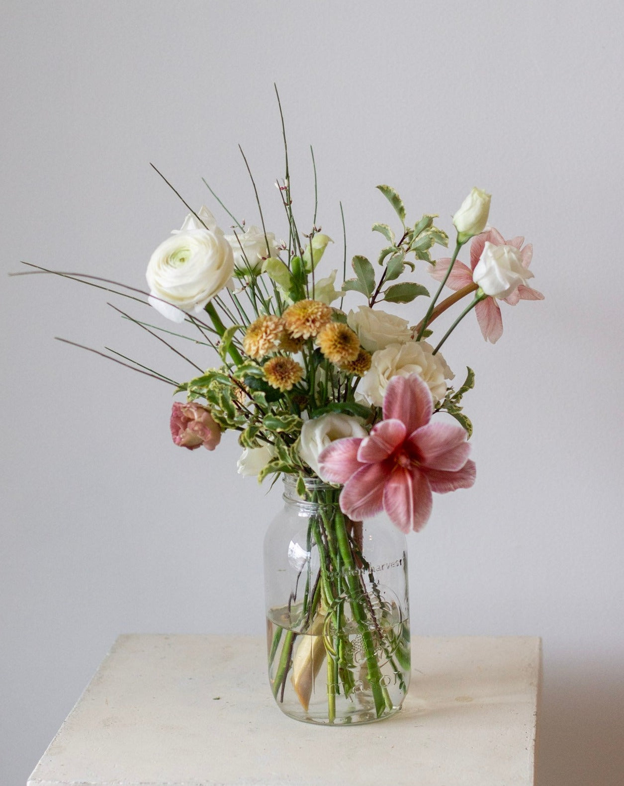 Mason jar flower deals arrangements