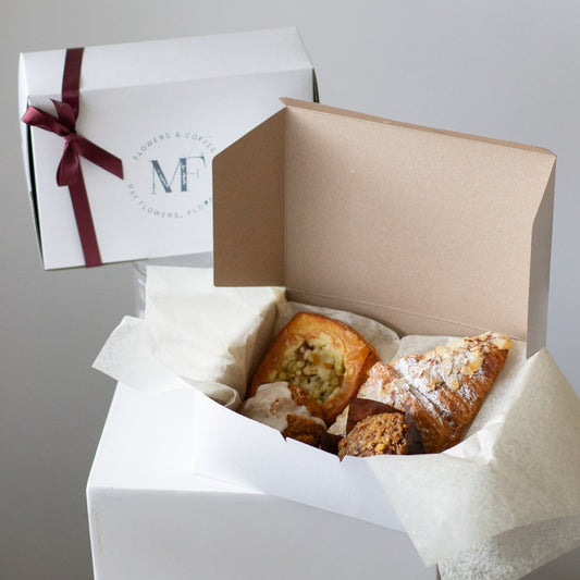 4 Piece Fresh Pastry Box, Assorted